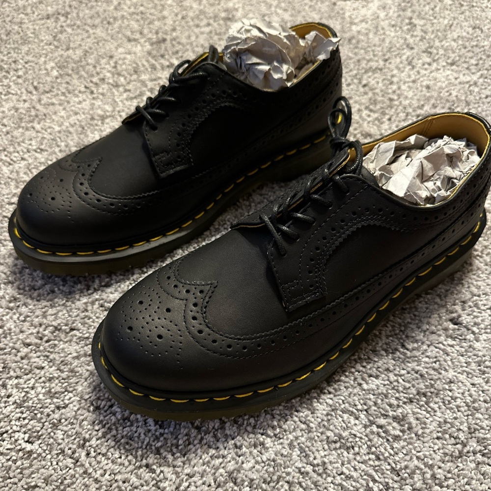 Dr Martens Wingtip‎ Shoes UK 8 US 9 Saxon 3989 Black Noir Greasy 5 Eyelets BNWT